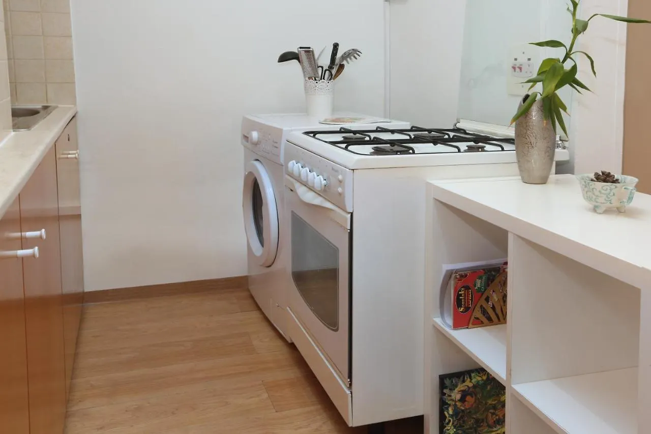 Cozy Holiday Apartment In Larnaca Near Foinikoudes Cyprus